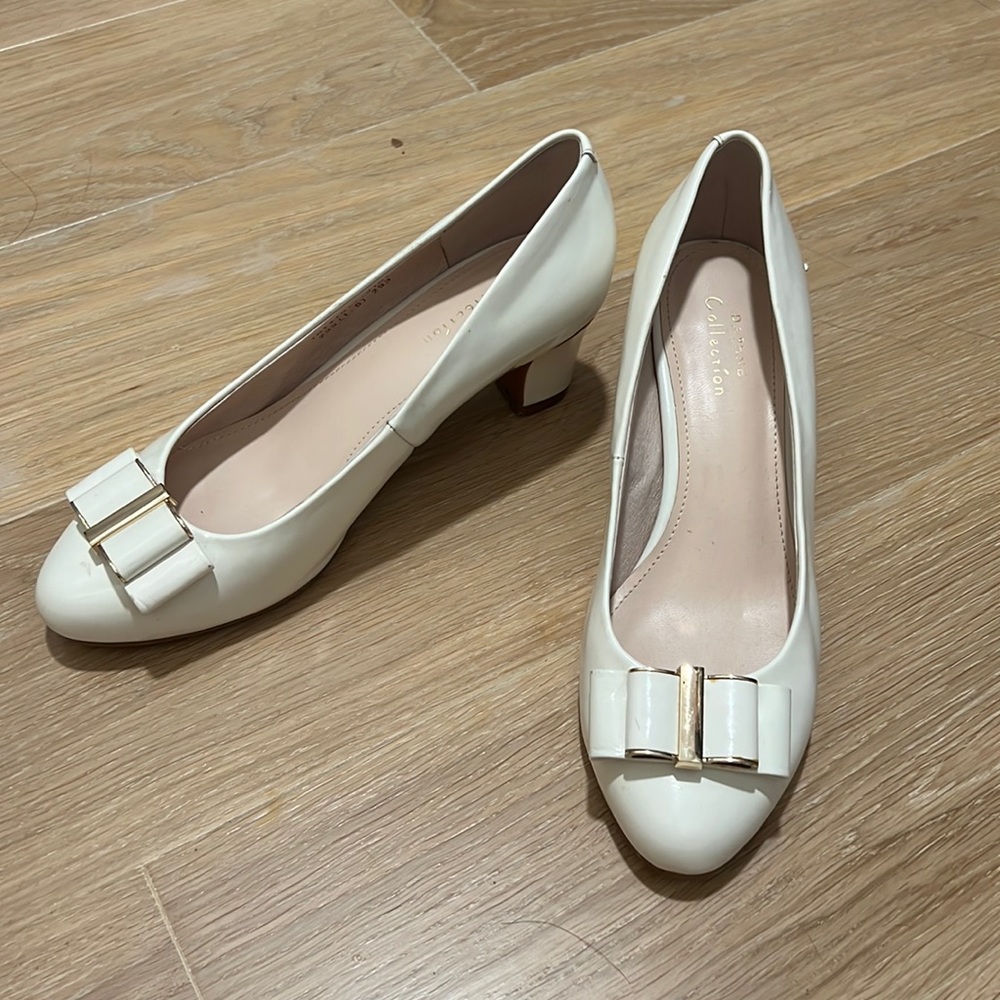 White heels with bows